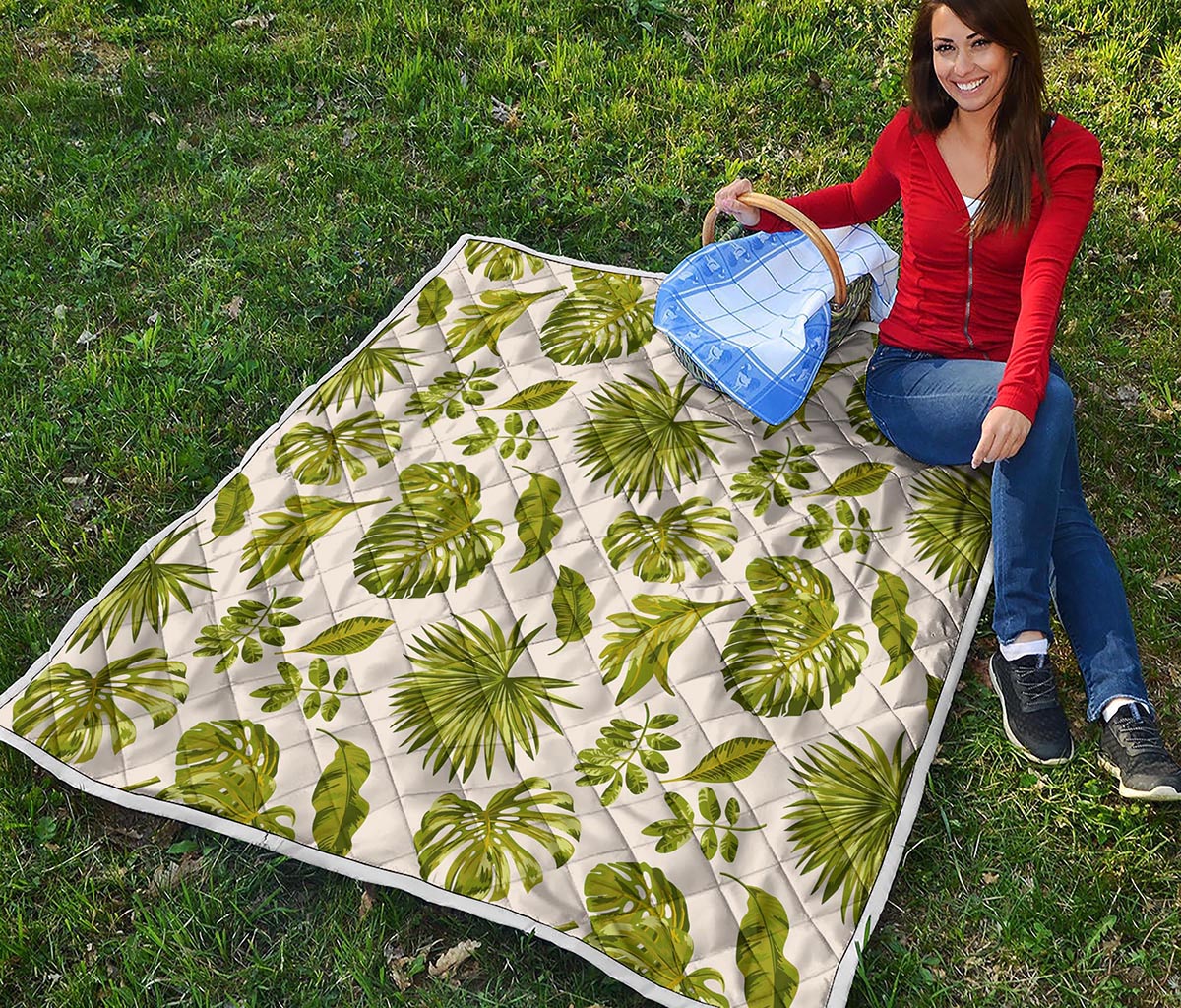 Light Tropical Leaf Pattern Print Quilt