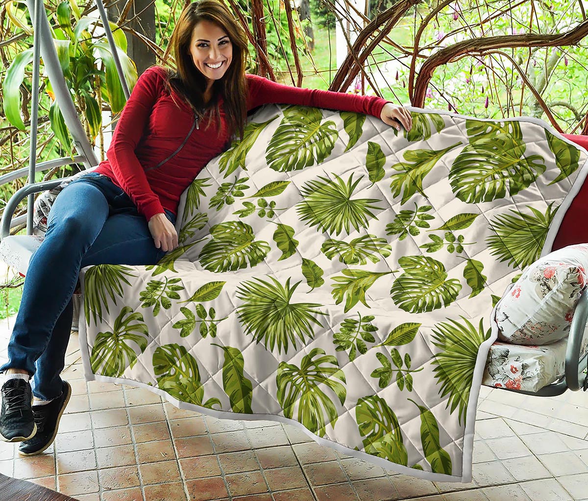 Light Tropical Leaf Pattern Print Quilt