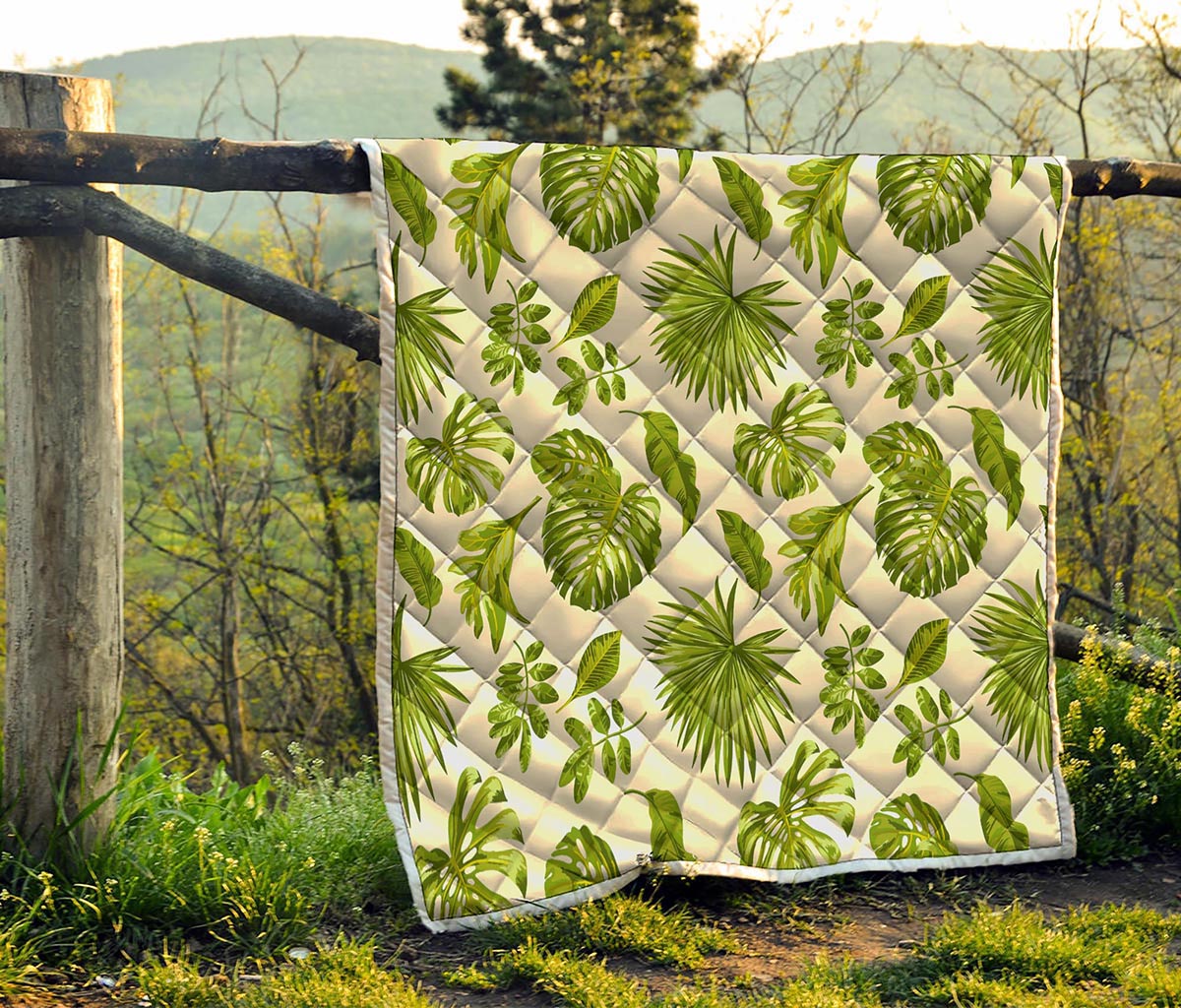 Light Tropical Leaf Pattern Print Quilt