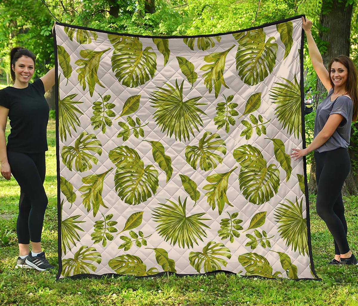 Light Tropical Leaf Pattern Print Quilt