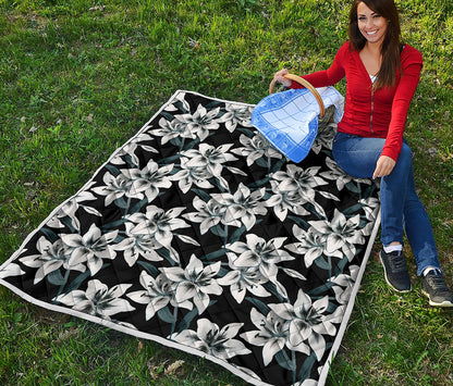Lily Floral Pattern Print Quilt