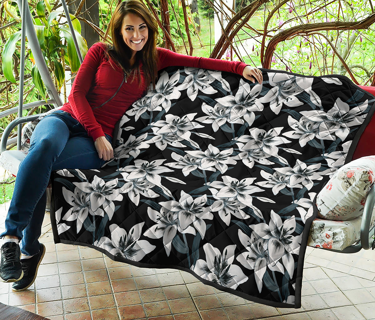 Lily Floral Pattern Print Quilt