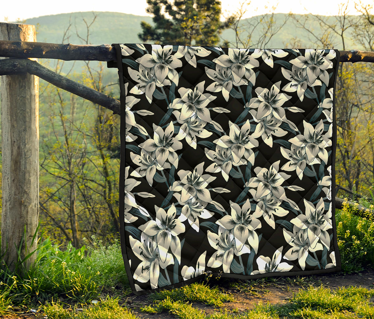 Lily Floral Pattern Print Quilt