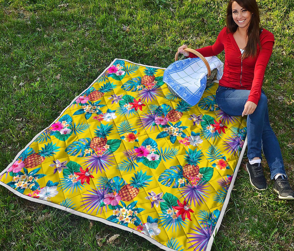 Lime Hawaiian Pineapple Pattern Print Quilt
