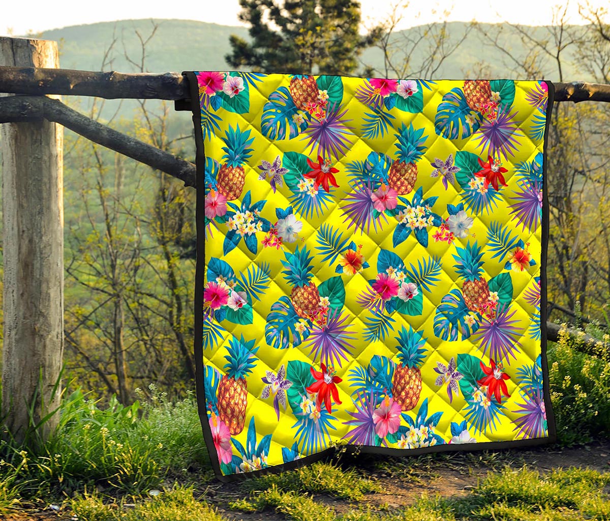 Lime Hawaiian Pineapple Pattern Print Quilt