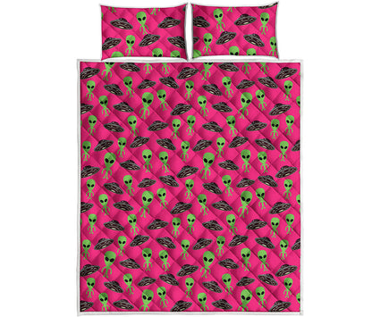 Little Green Alien UFO Print Quilt Bed Set