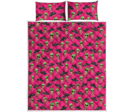 Little Green Alien UFO Print Quilt Bed Set