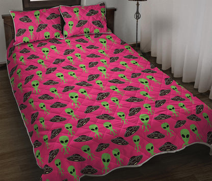 Little Green Alien UFO Print Quilt Bed Set