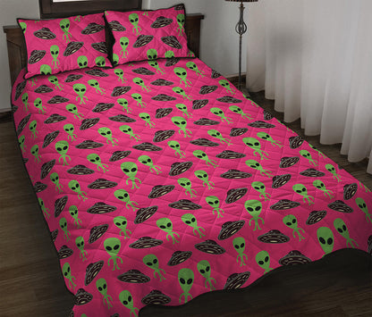 Little Green Alien UFO Print Quilt Bed Set