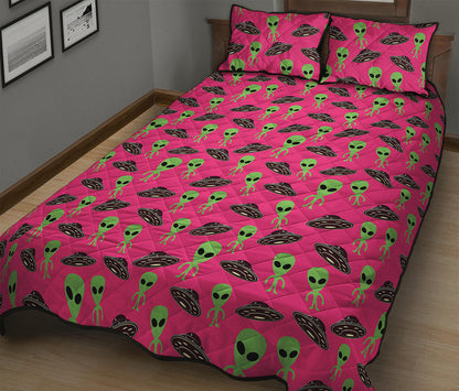 Little Green Alien UFO Print Quilt Bed Set