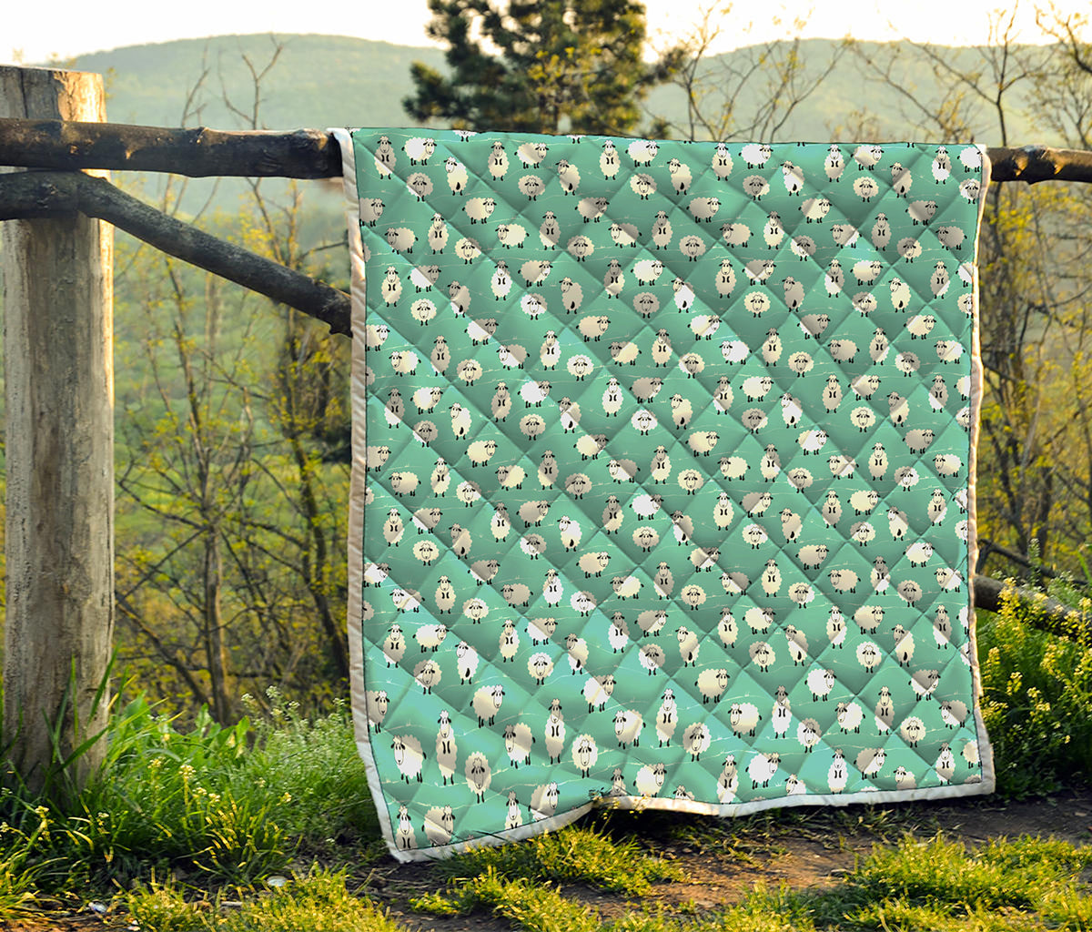 Little Sheep Pattern Print Quilt
