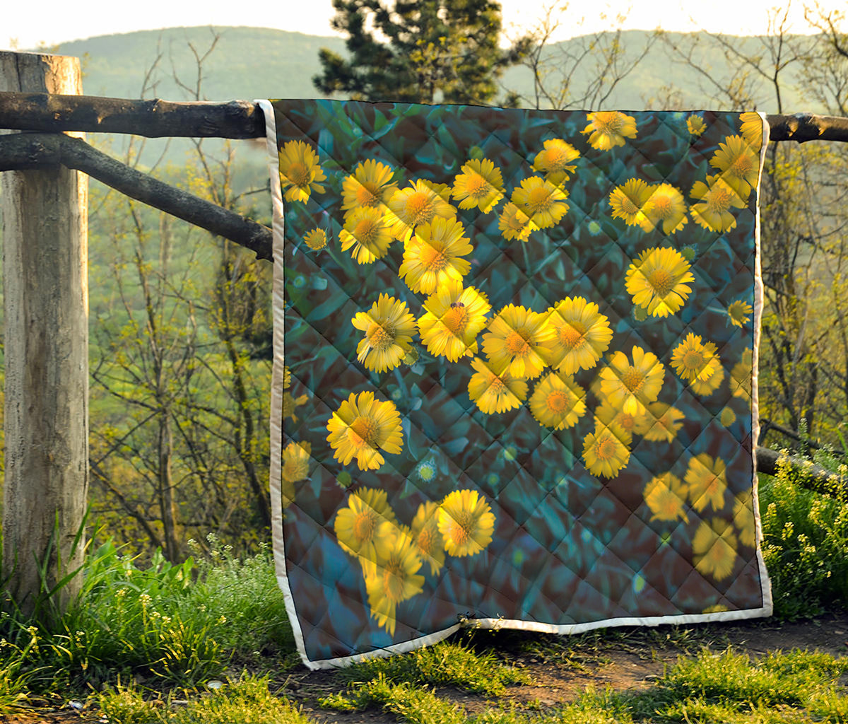 Little Yellow Daisy Print Quilt