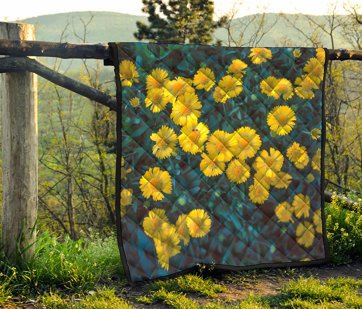 Little Yellow Daisy Print Quilt