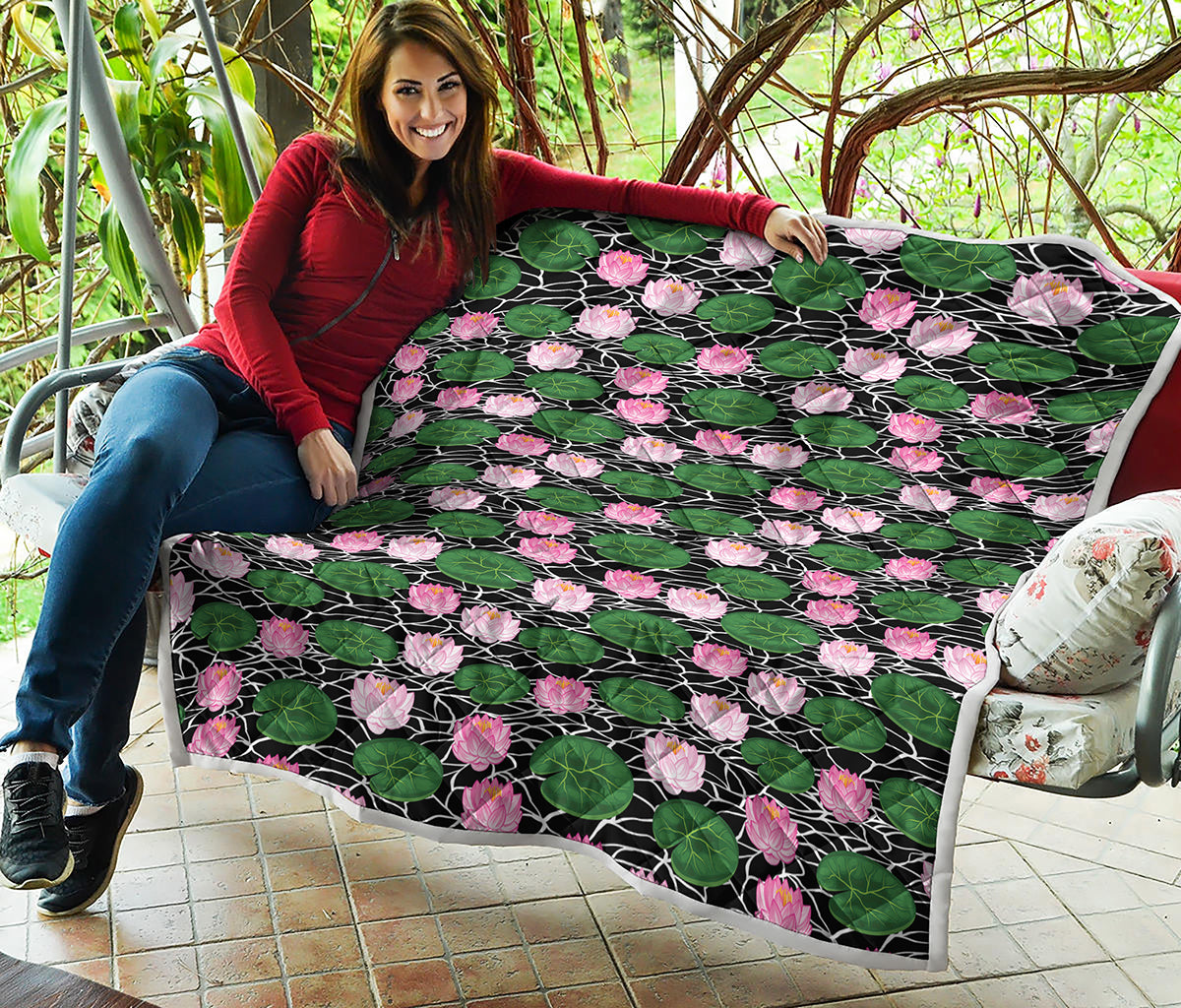 Lotus Flower And Leaf Pattern Print Quilt