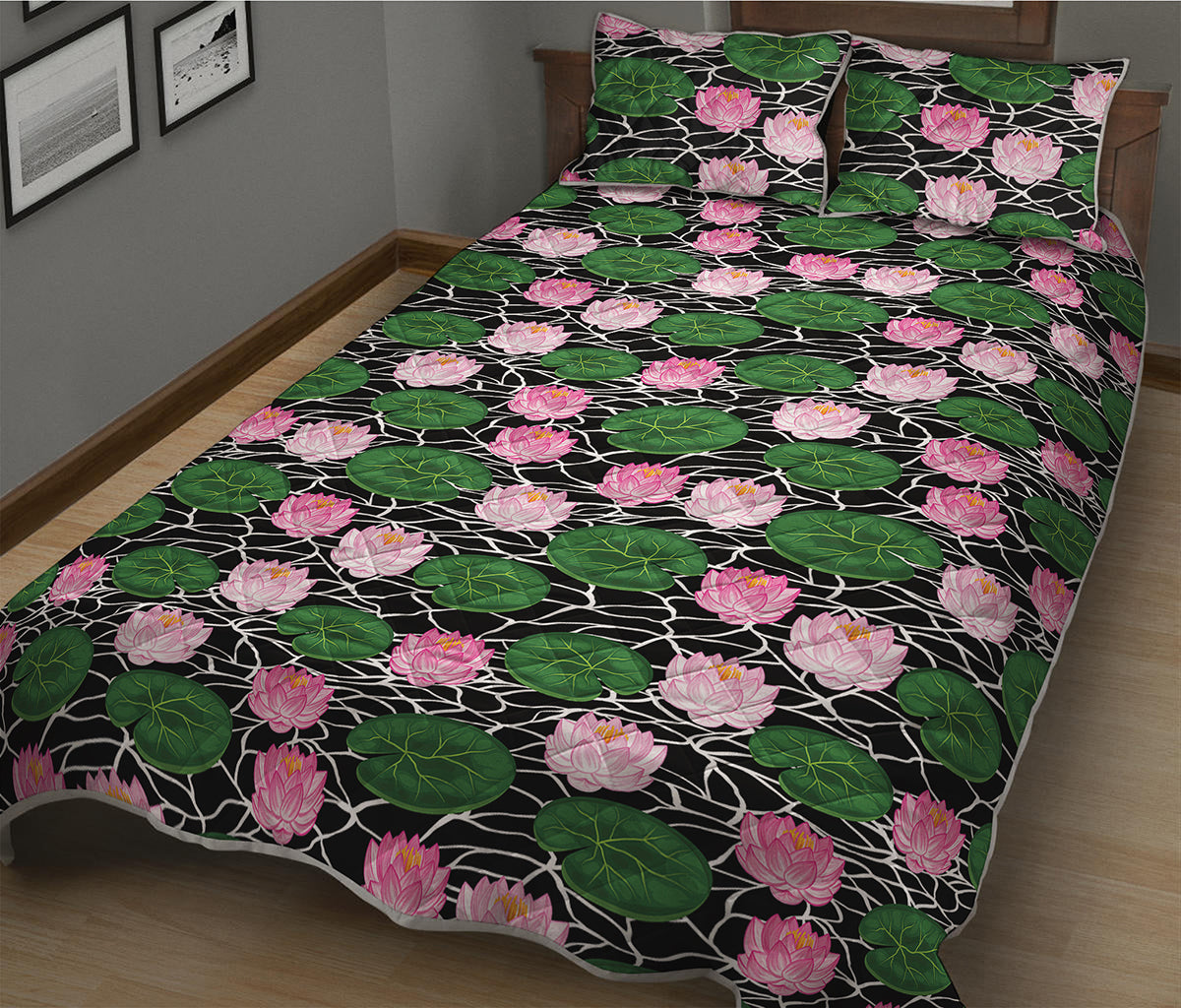 Lotus Flower And Leaf Pattern Print Quilt Bed Set