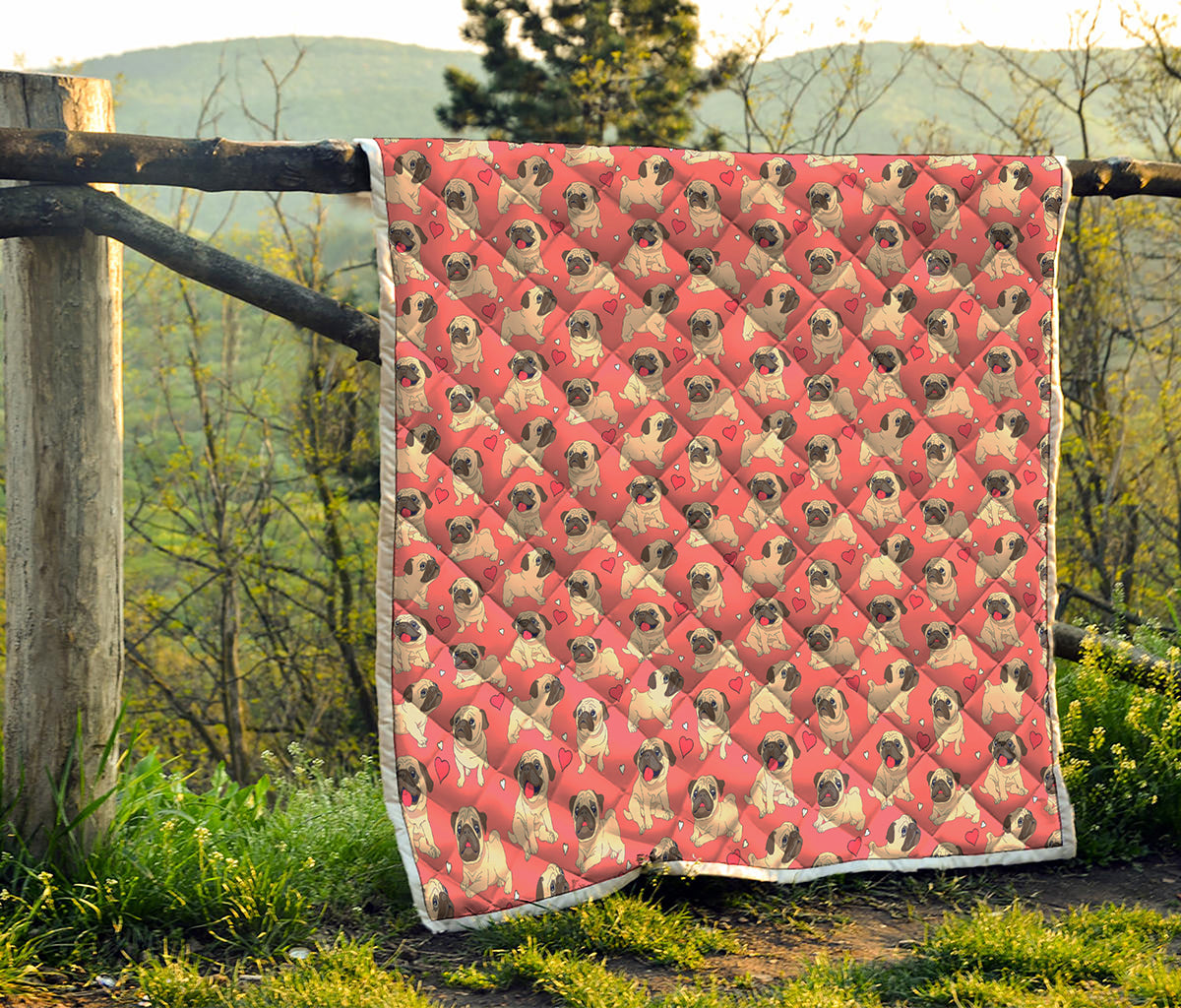 Love Pug Pattern Print Quilt