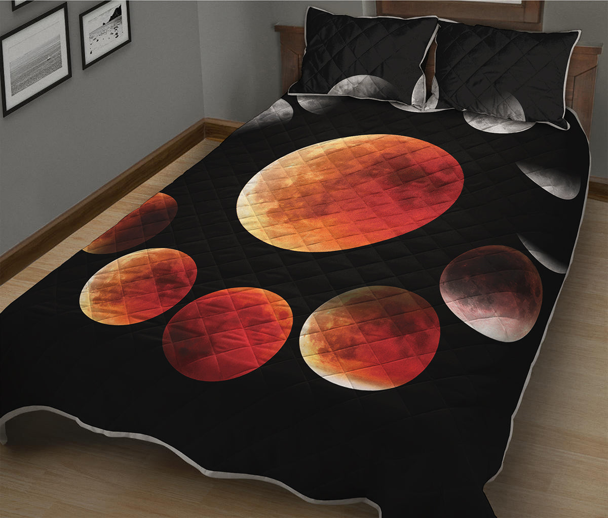 Lunar Eclipse Cycle Print Quilt Bed Set
