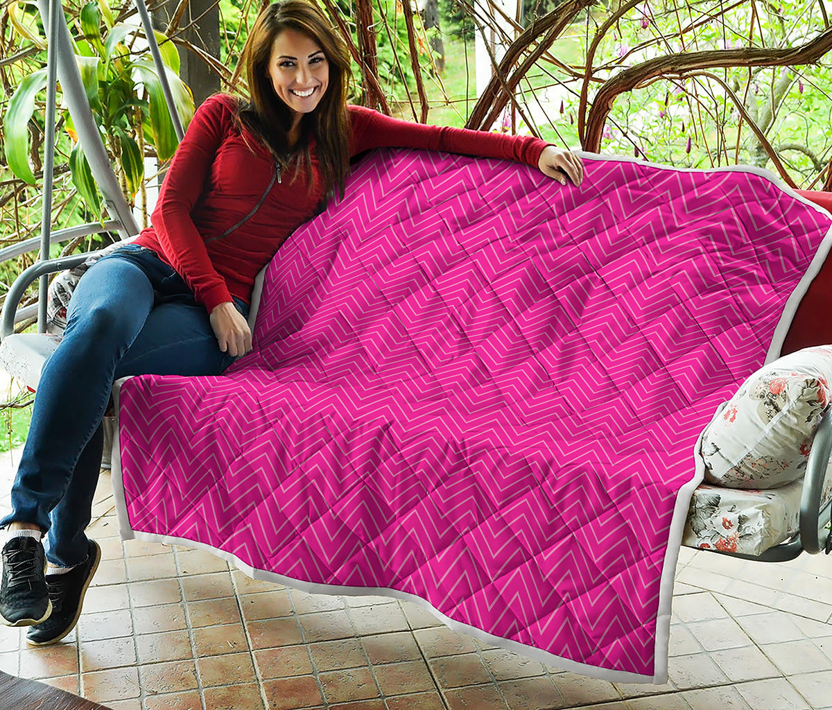 Magenta Pink Zigzag Pattern Print Quilt