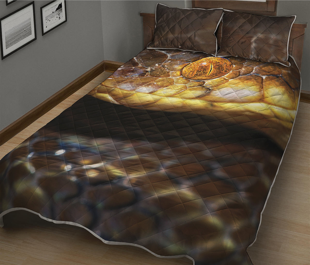 Malagasy Cat Eyed Snake Print Quilt Bed Set
