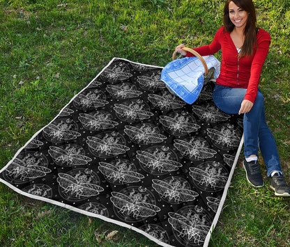 Mantis Spirit Animal Pattern Print Quilt