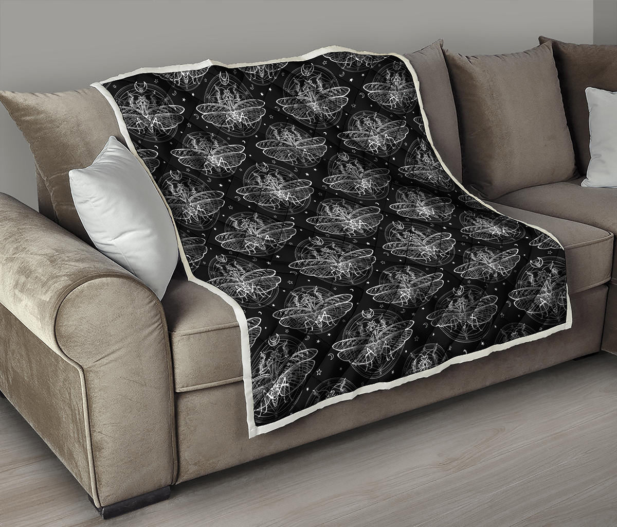 Mantis Spirit Animal Pattern Print Quilt
