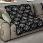 Mantis Spirit Animal Pattern Print Quilt