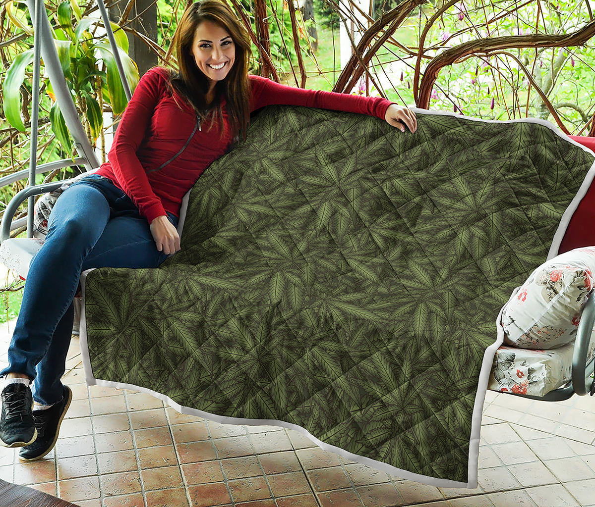 Marijuana Leaf Pattern Print Quilt