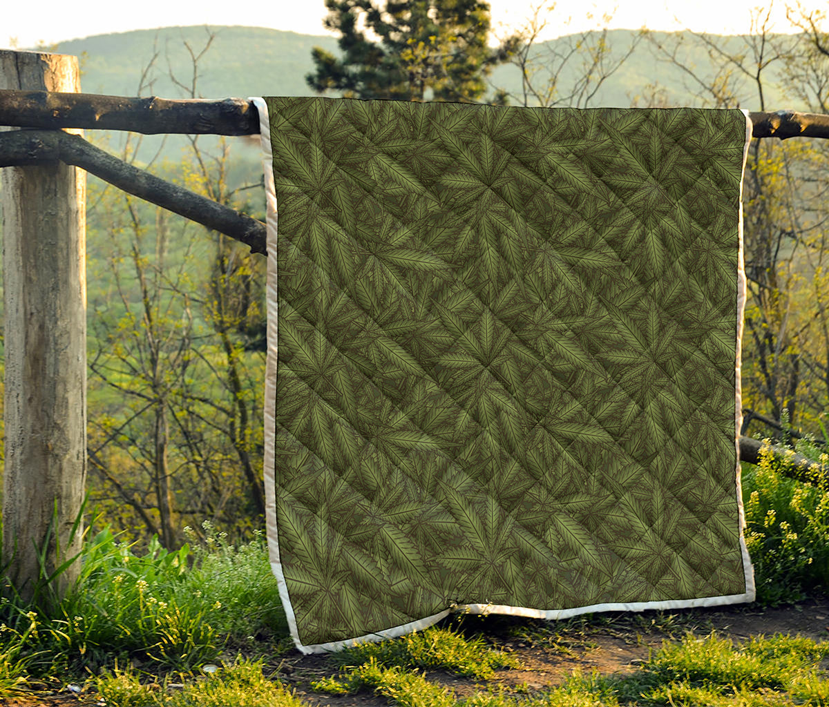 Marijuana Leaf Pattern Print Quilt