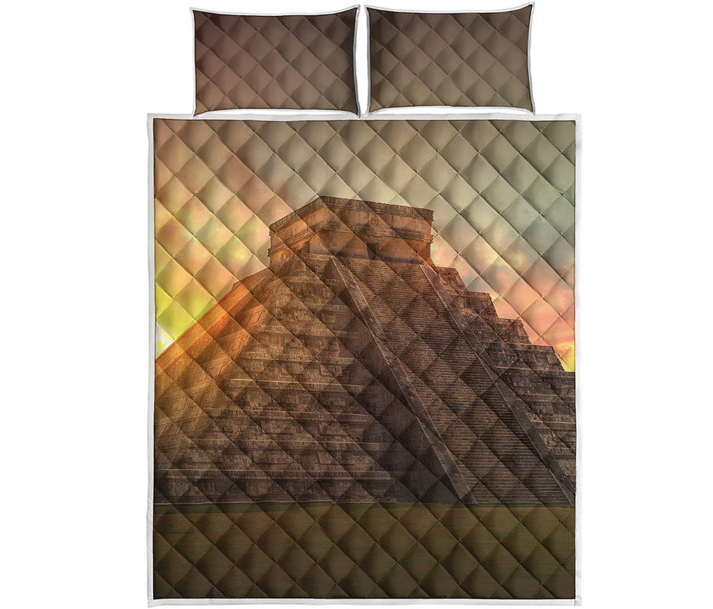 Mayan Pyramid Print Quilt Bed Set