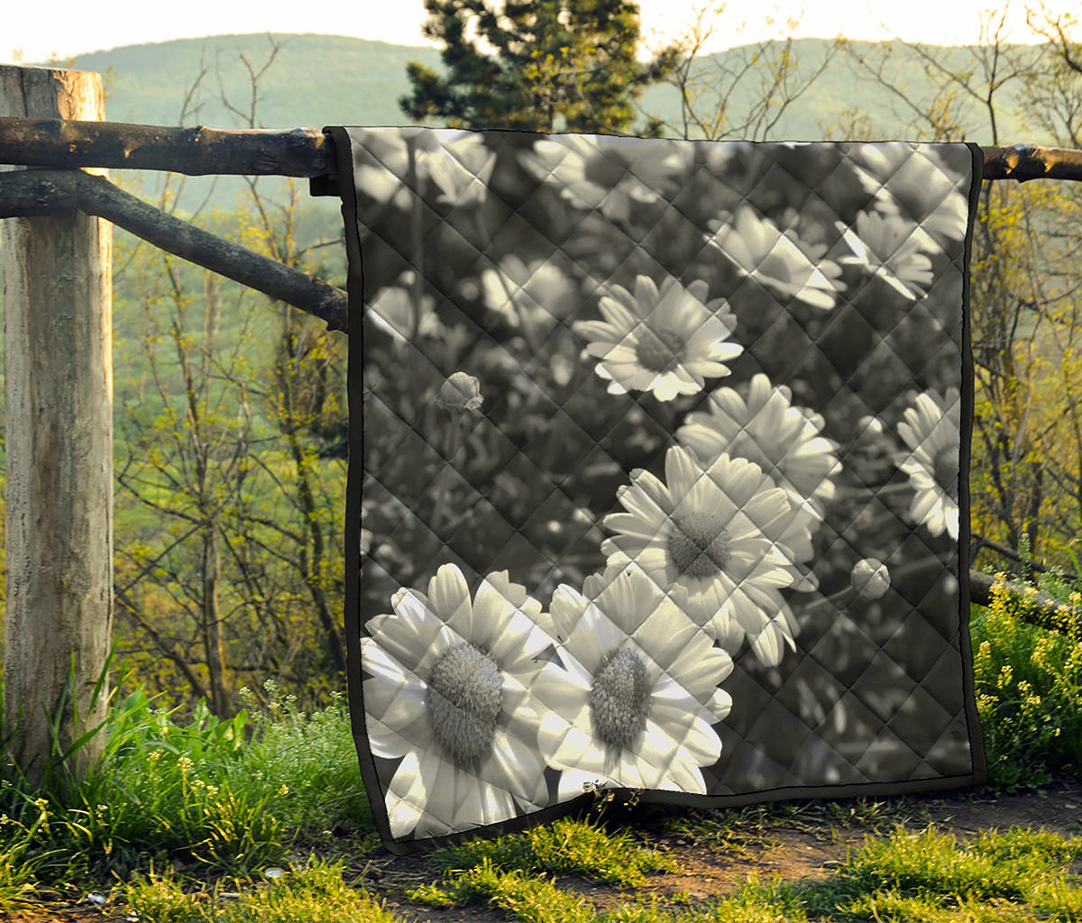 Monochrome Daisy Flower Print Quilt