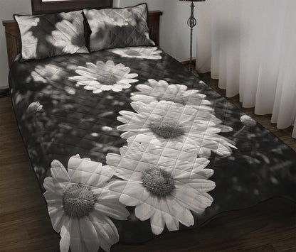 Monochrome Daisy Flower Print Quilt Bed Set