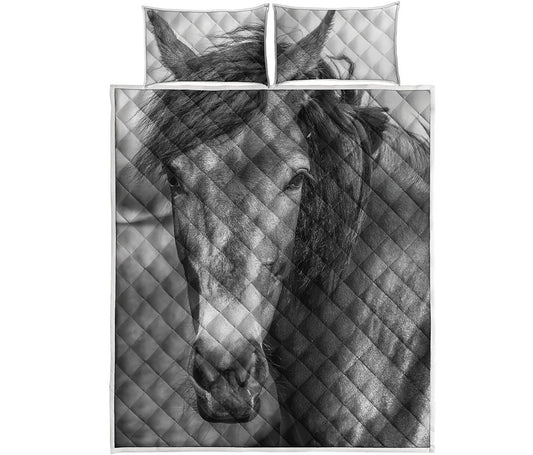 Monochrome Horse Print Quilt Bed Set