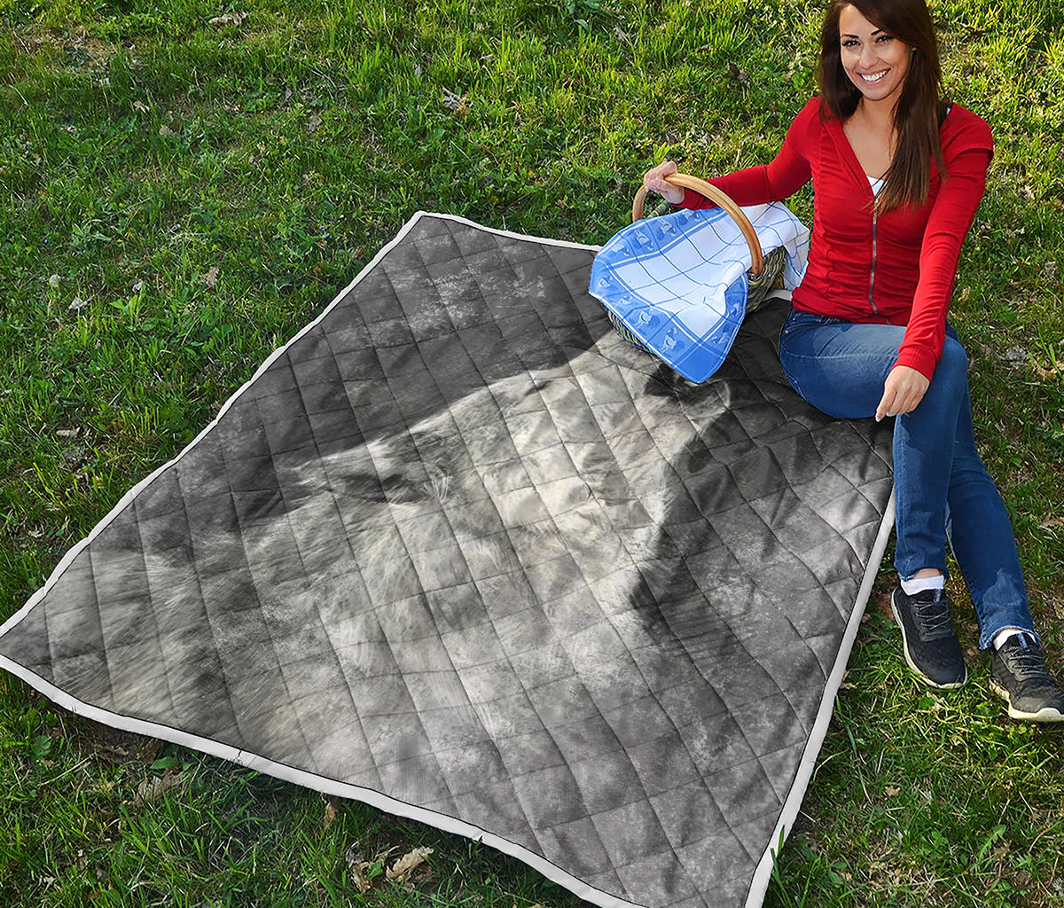 Monochrome Howling Wolf Print Quilt