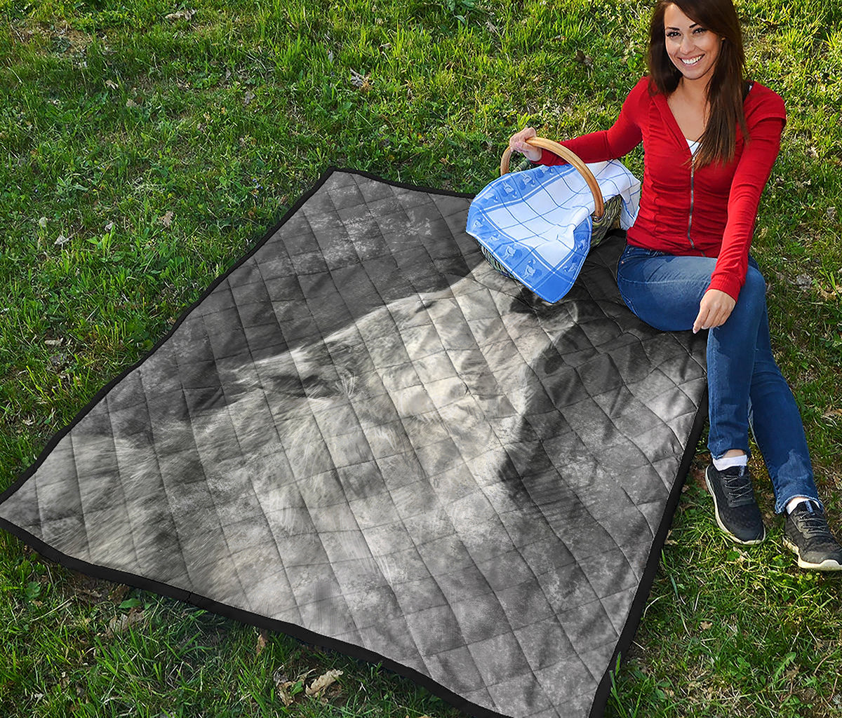 Monochrome Howling Wolf Print Quilt