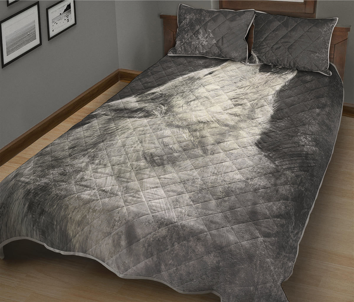 Monochrome Howling Wolf Print Quilt Bed Set