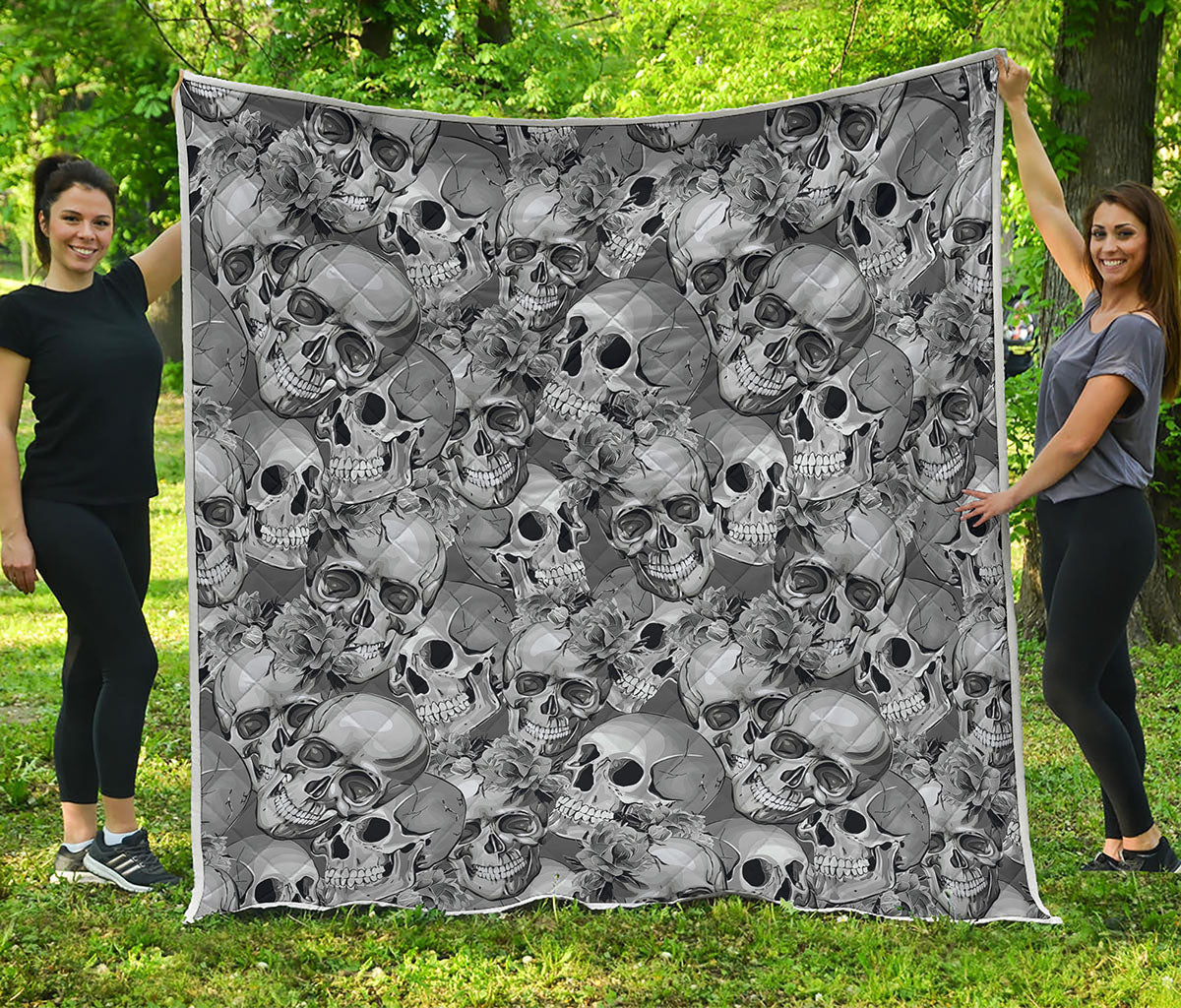 Monochrome Skull Flowers Pattern Print Quilt