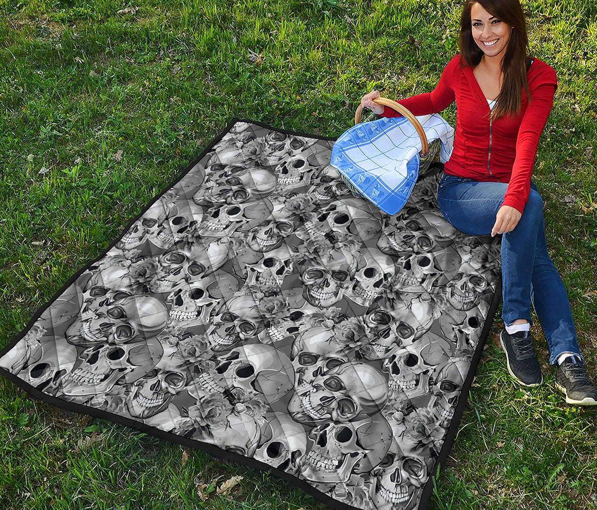 Monochrome Skull Flowers Pattern Print Quilt