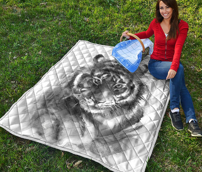 Monochrome Watercolor White Tiger Print Quilt