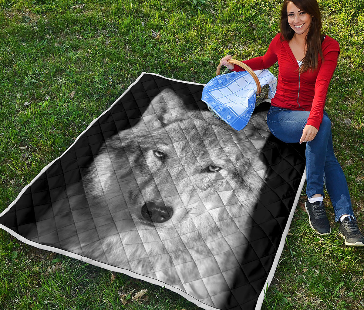 Monochrome Wolf Print Quilt