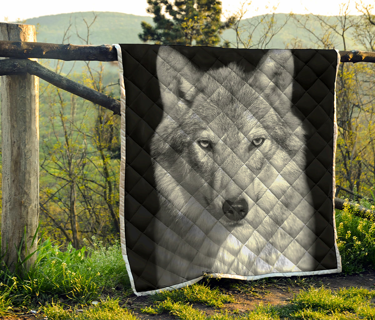 Monochrome Wolf Print Quilt