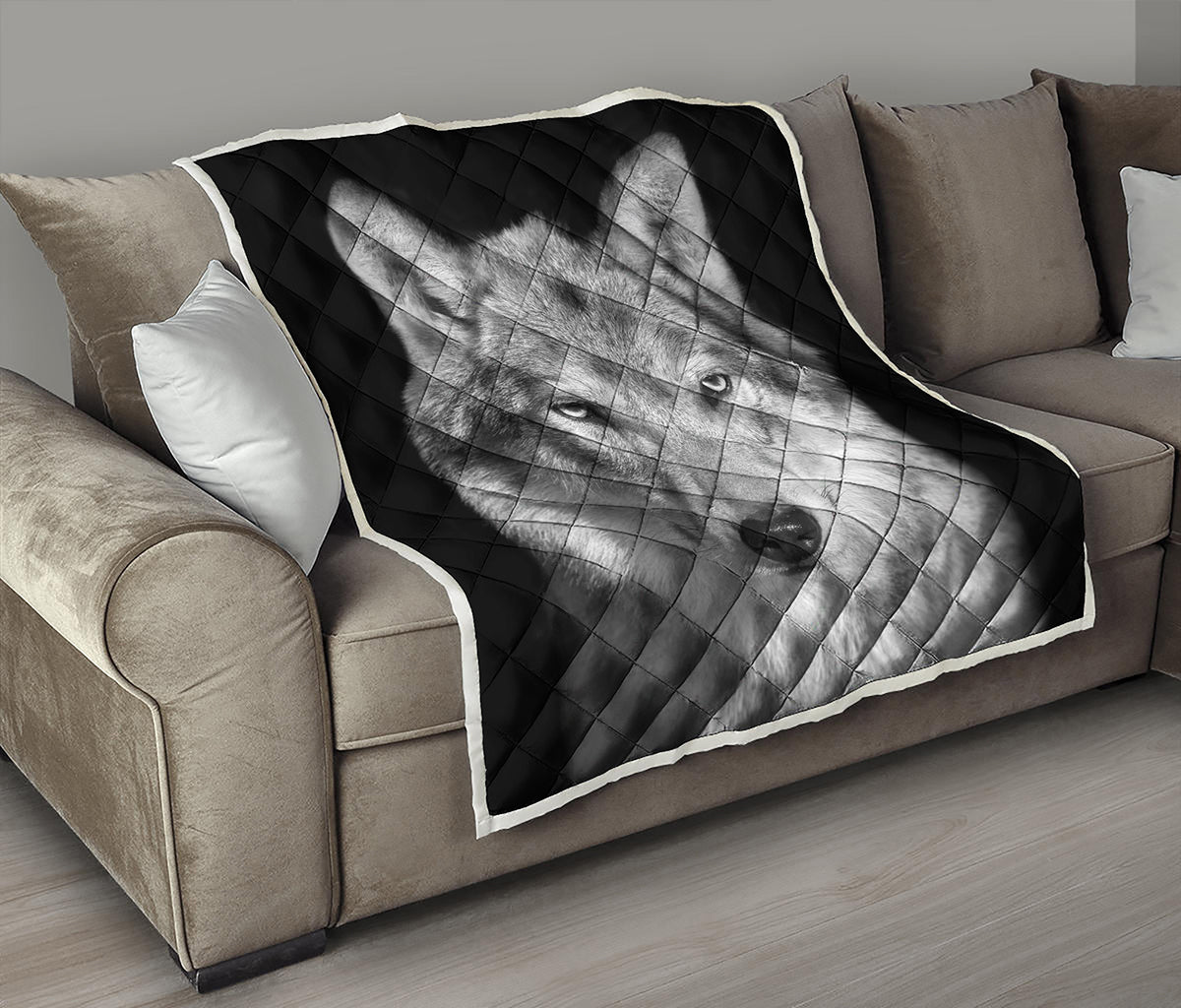Monochrome Wolf Print Quilt