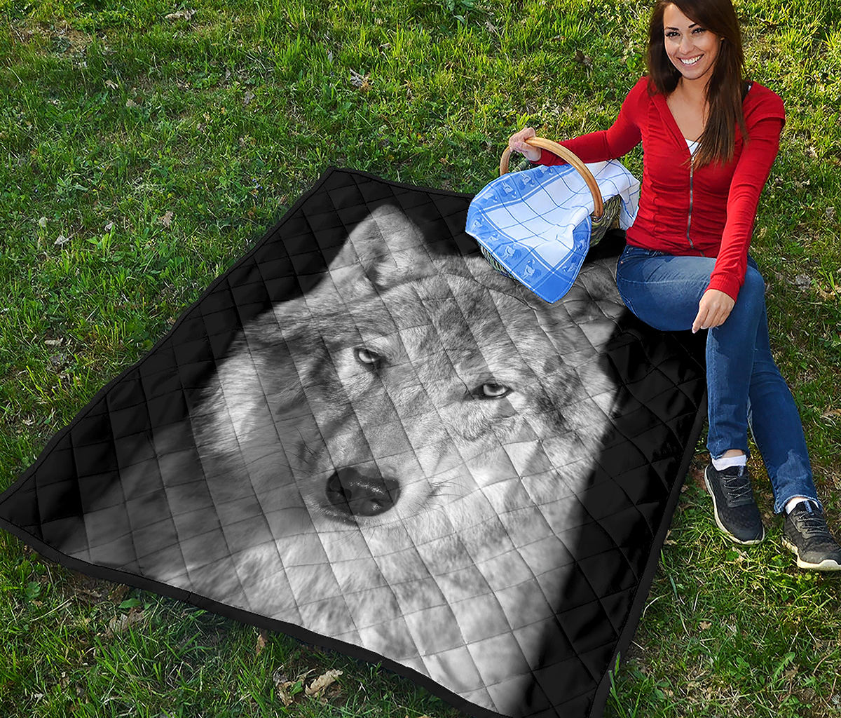 Monochrome Wolf Print Quilt
