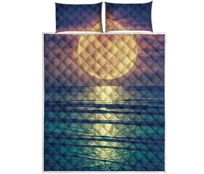 Moon Beach Print Quilt Bed Set