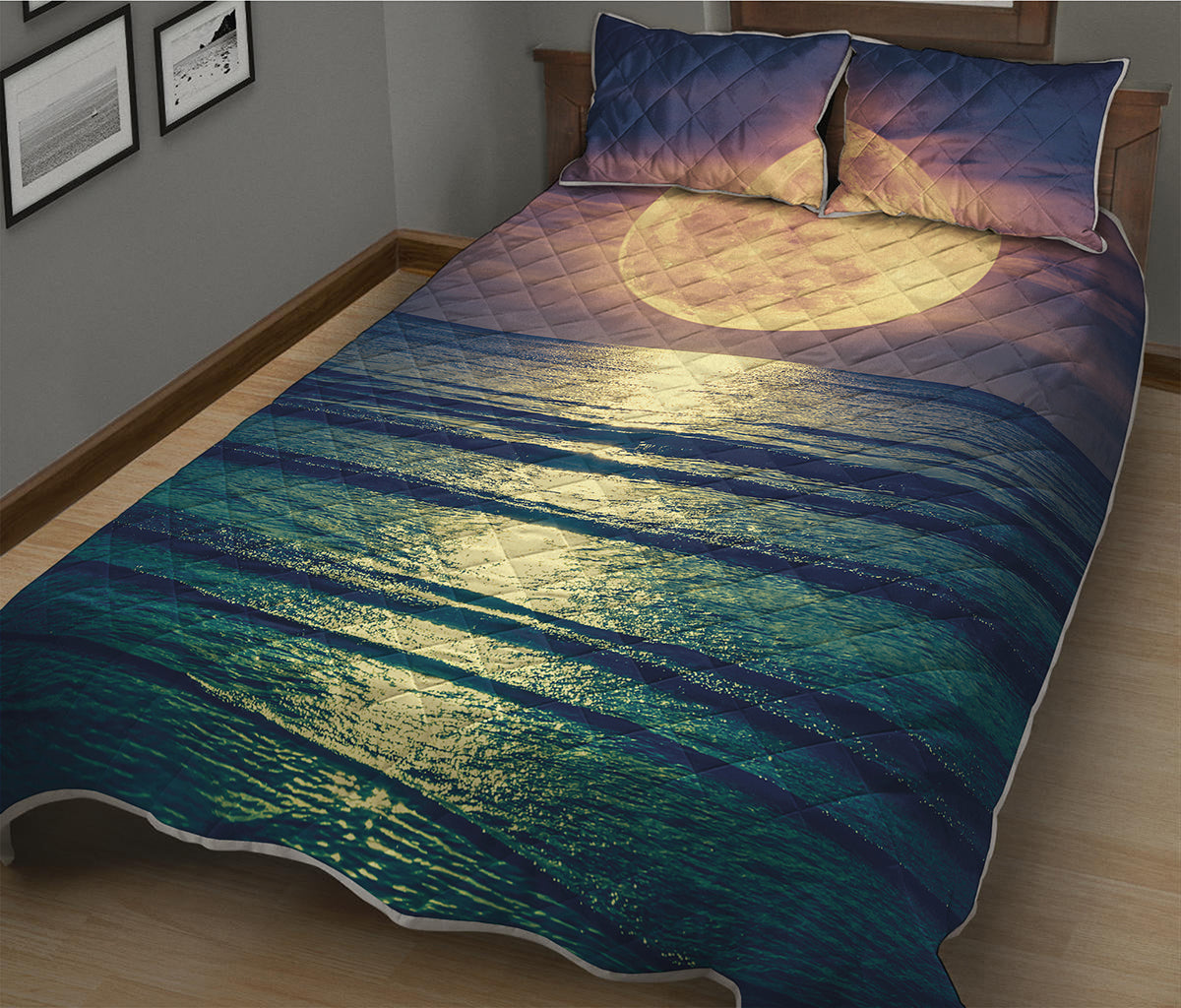 Moon Beach Print Quilt Bed Set