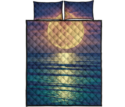Moon Beach Print Quilt Bed Set