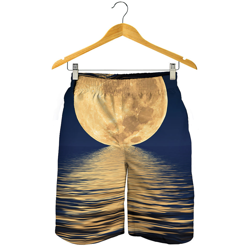 Moonlight On The Sea Print Men's Shorts