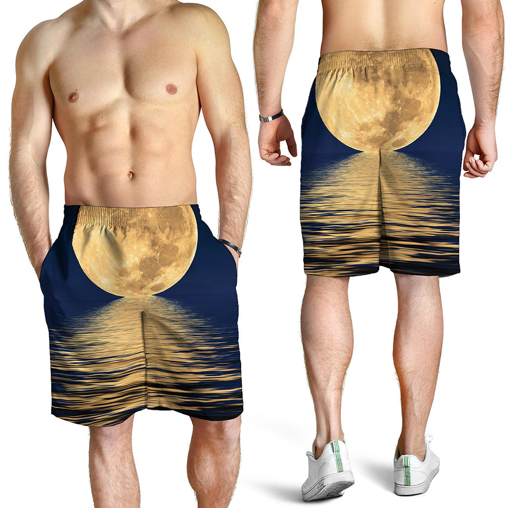 Moonlight On The Sea Print Men's Shorts
