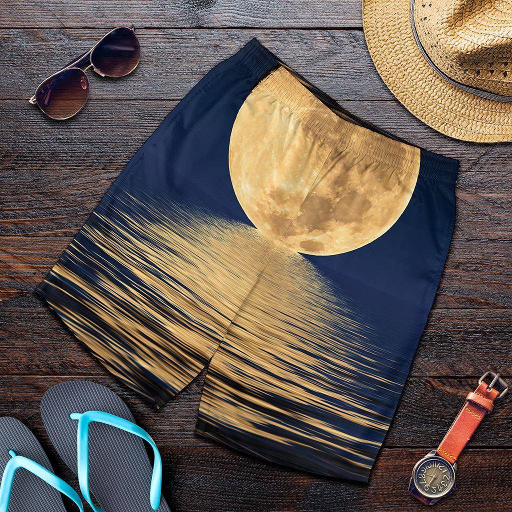 Moonlight On The Sea Print Men's Shorts