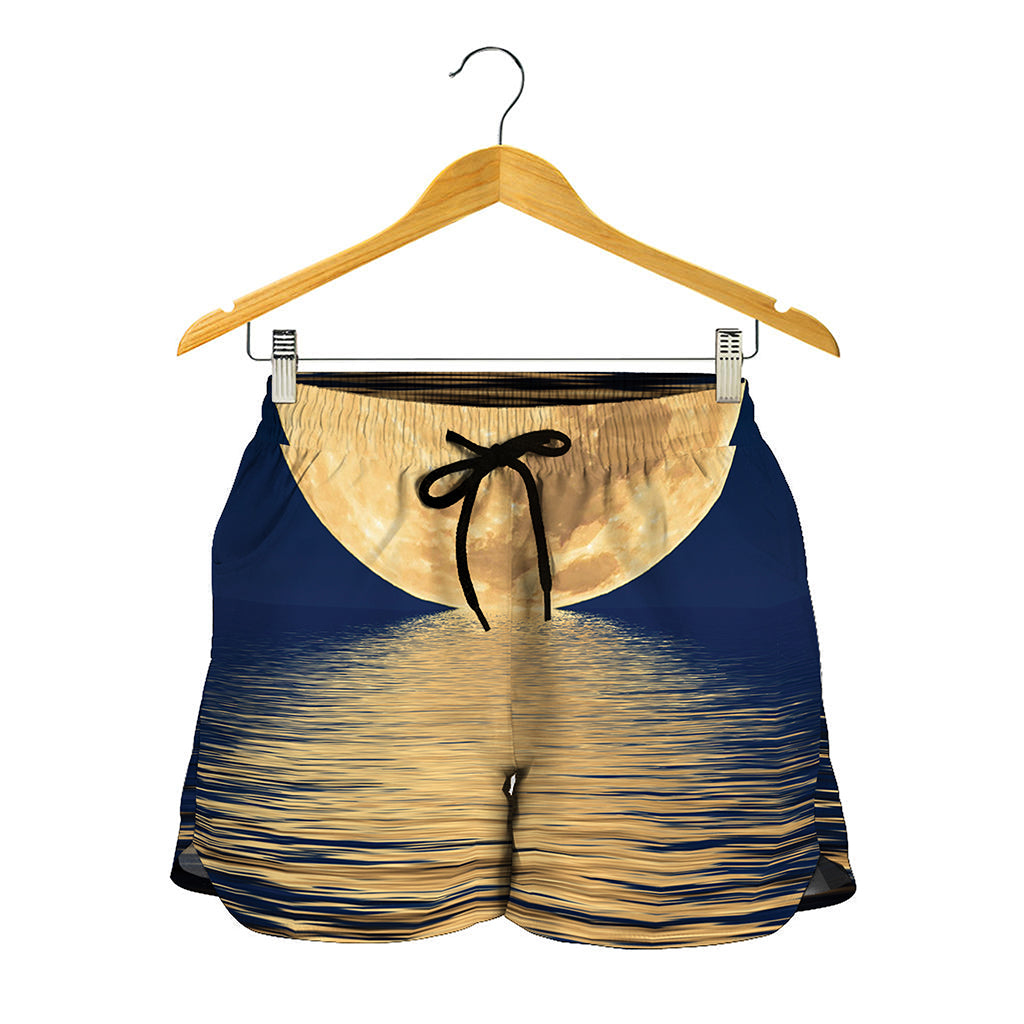 Moonlight On The Sea Print Women's Shorts