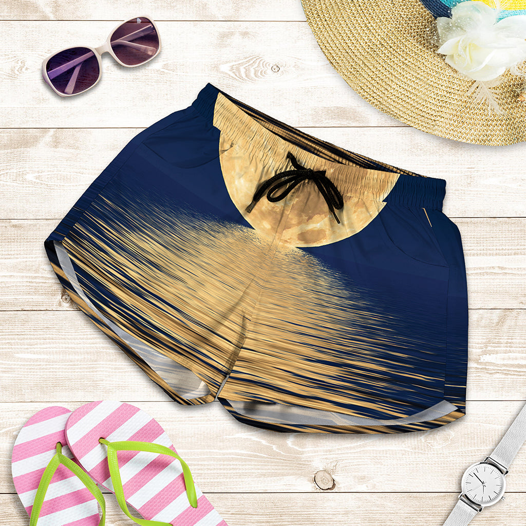 Moonlight On The Sea Print Women's Shorts